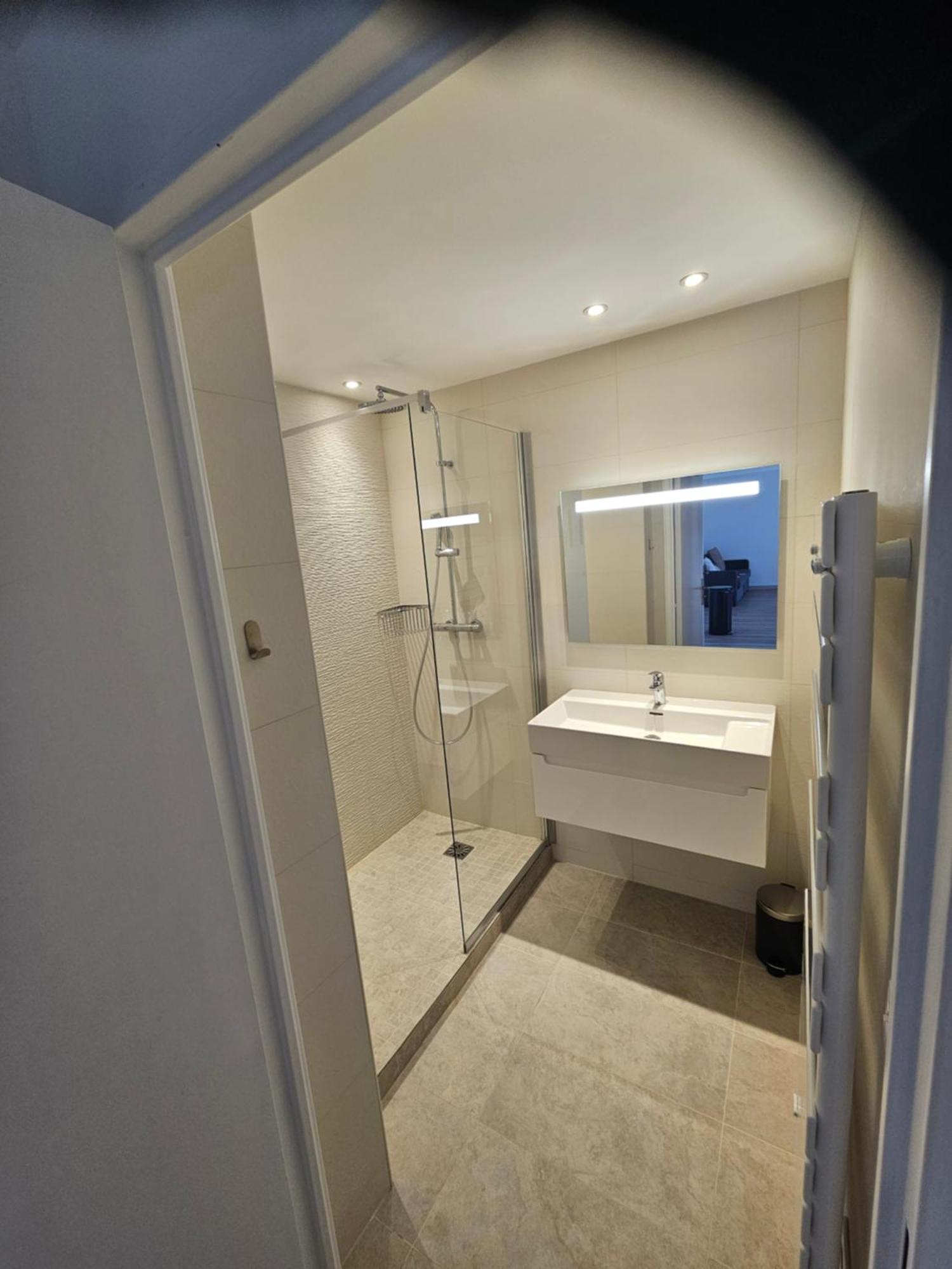 Beautiful 1 Bedroom Flat นีซ ภายนอก รูปภาพ