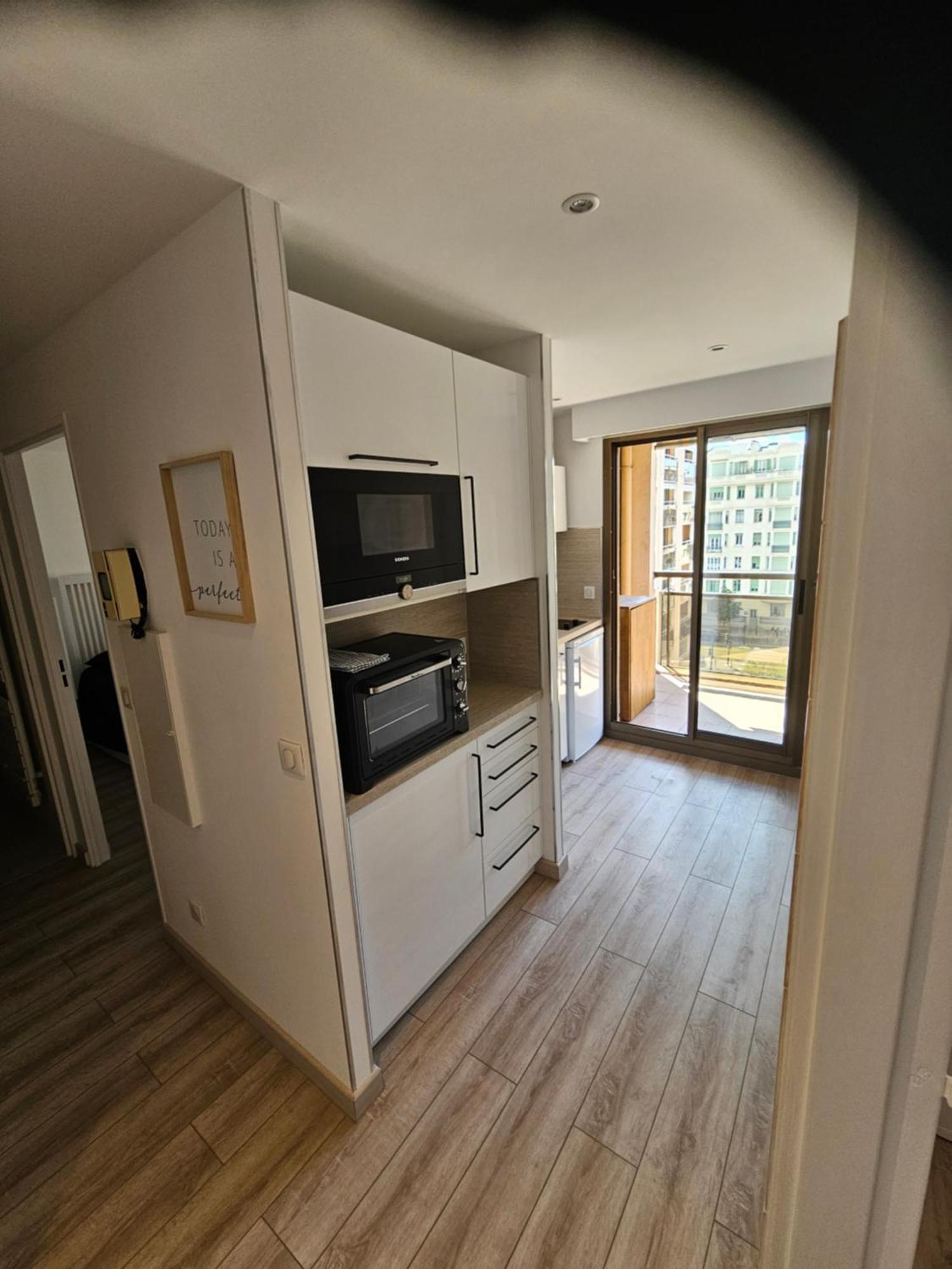 Beautiful 1 Bedroom Flat นีซ ภายนอก รูปภาพ